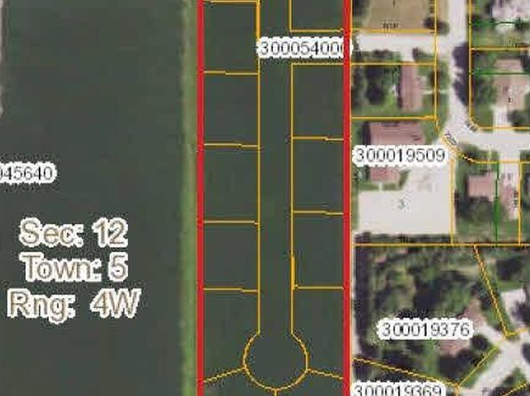 801 Saltzman Dr, Shickley, NE 68436