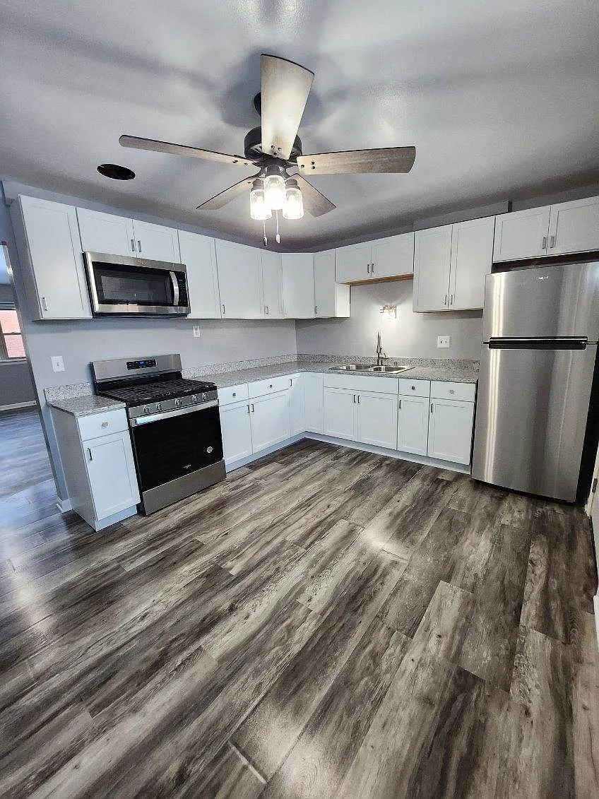 2 bed, 800 sqft, $1,595 — Photo 1