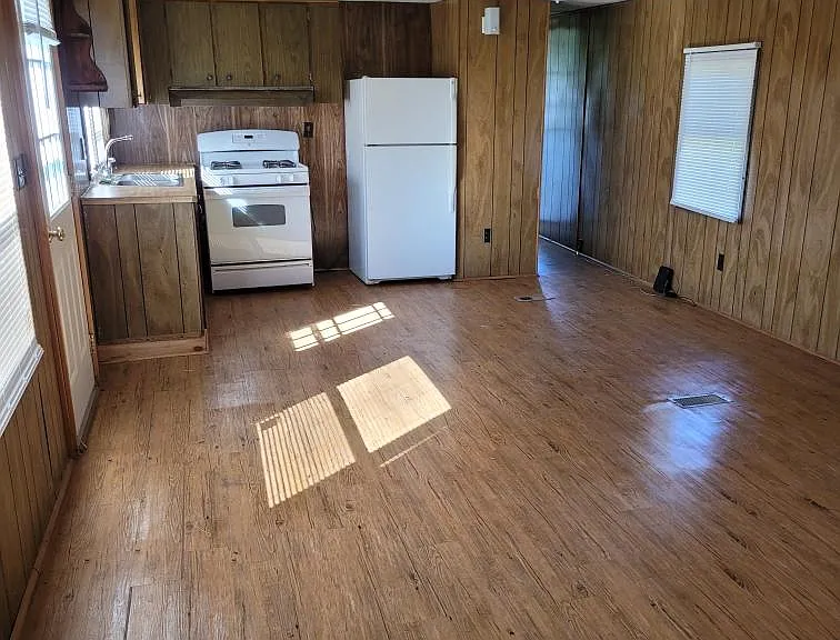 324 Roberts Rd — Photo 7