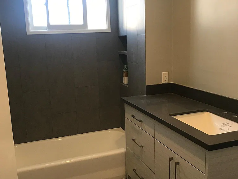 348 S Elm Dr #5 — Photo 2