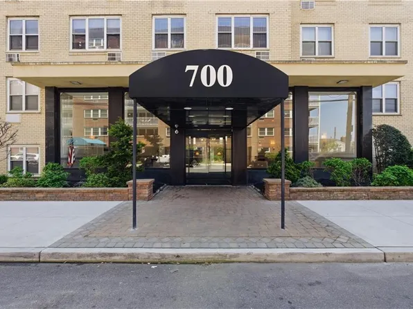700 Shore Rd APT 2A, Long Beach, NY 11561