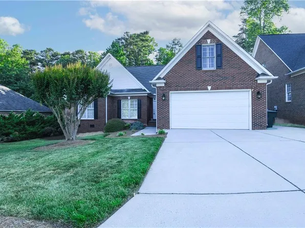 3702 Regents Park Ln, Greensboro, NC 27455