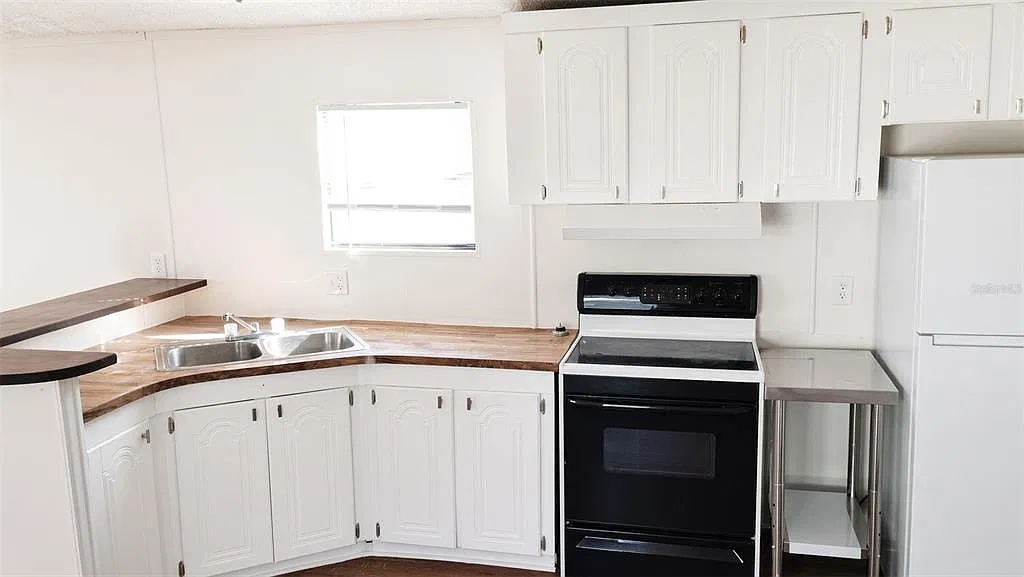2 bed, 2.0 bath, 924 sqft, $1,300 — Photo 3