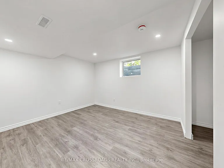 1496 Simcoe St N — Photo 27