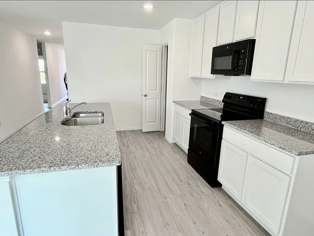 4 bed, 1674 sqft, $2,025 — Photo 4