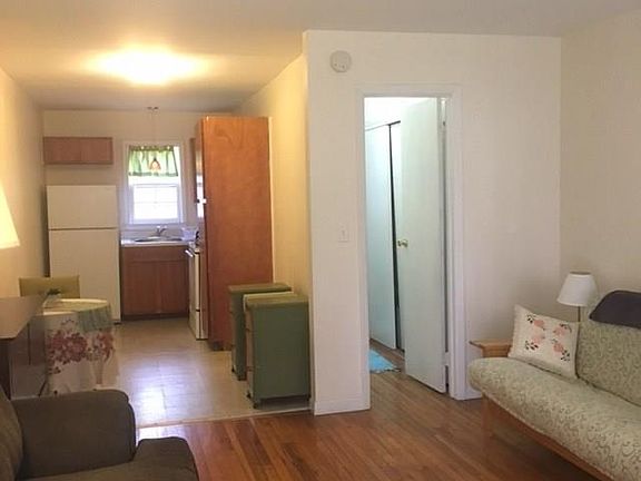 2nd image of 46 Huguenot St