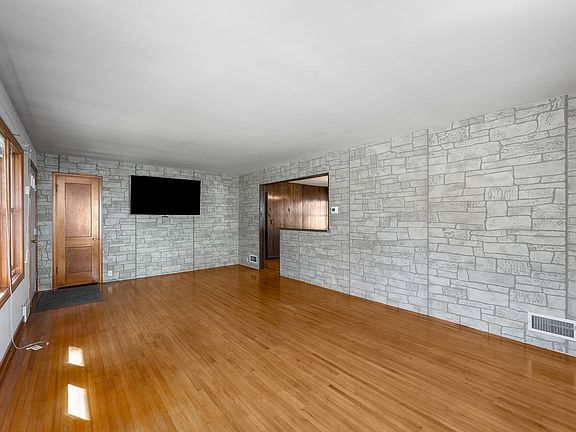 5th image of 412 S Nicollet St