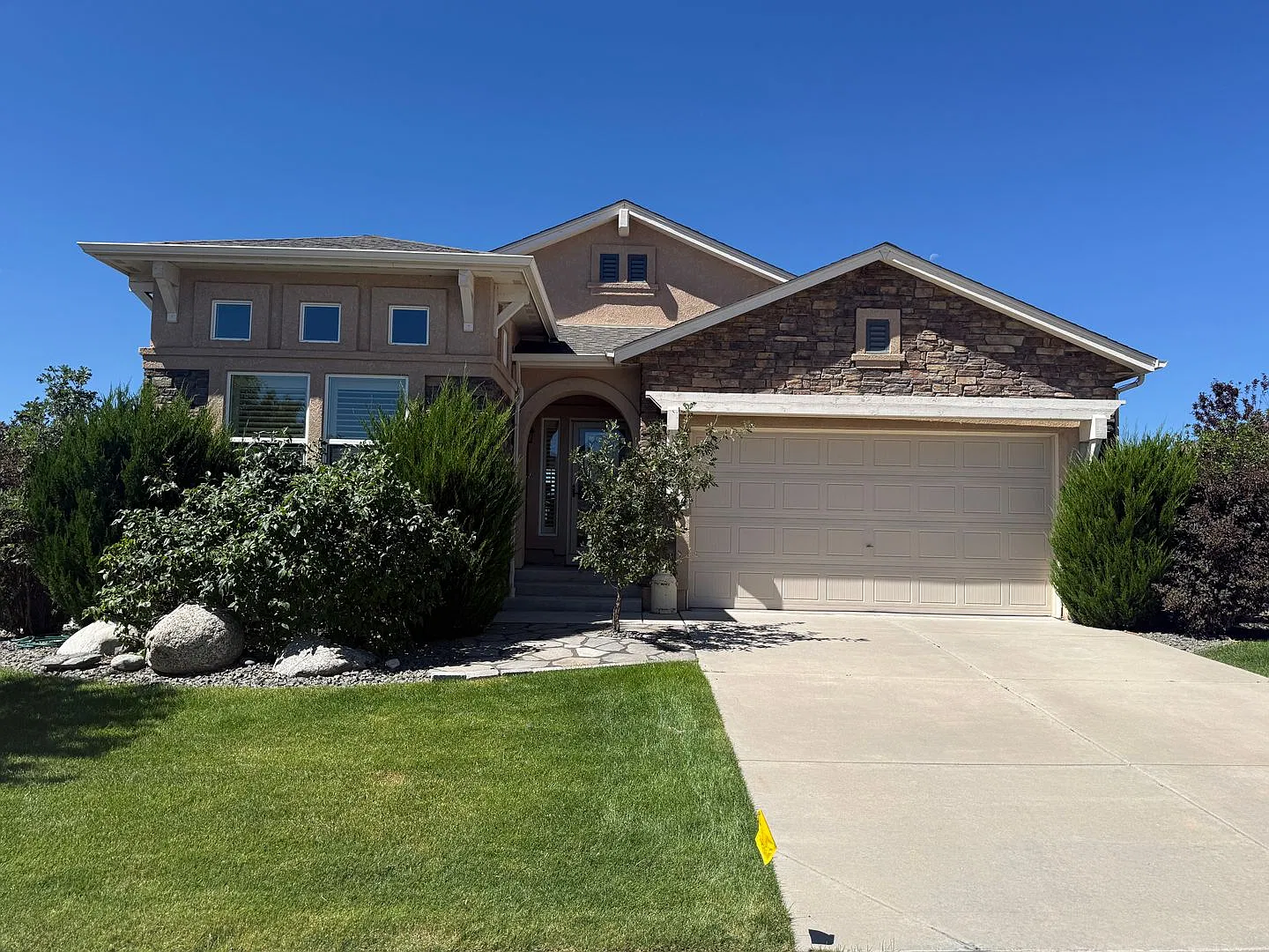 5 Bedroom Ranch Style Home In Monument With A Walk Out Basement And Beautiful Mountain Views — Photo 2