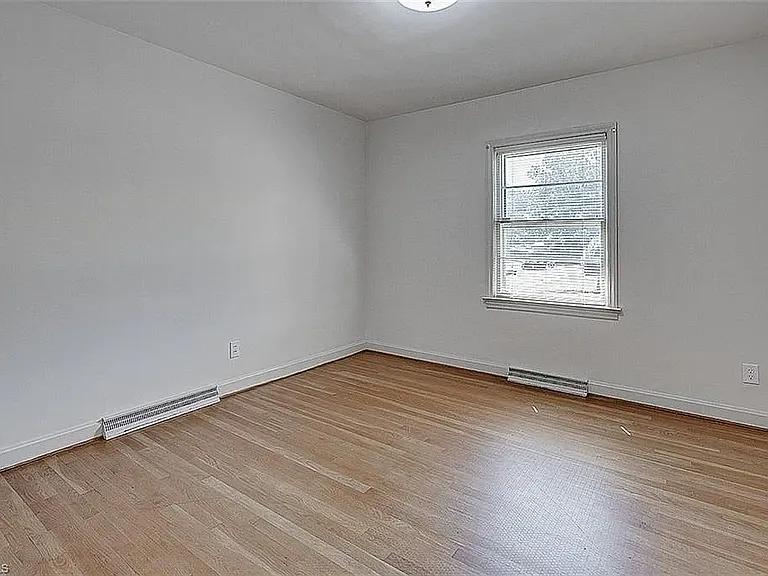 223 Rich Ave — Photo 17