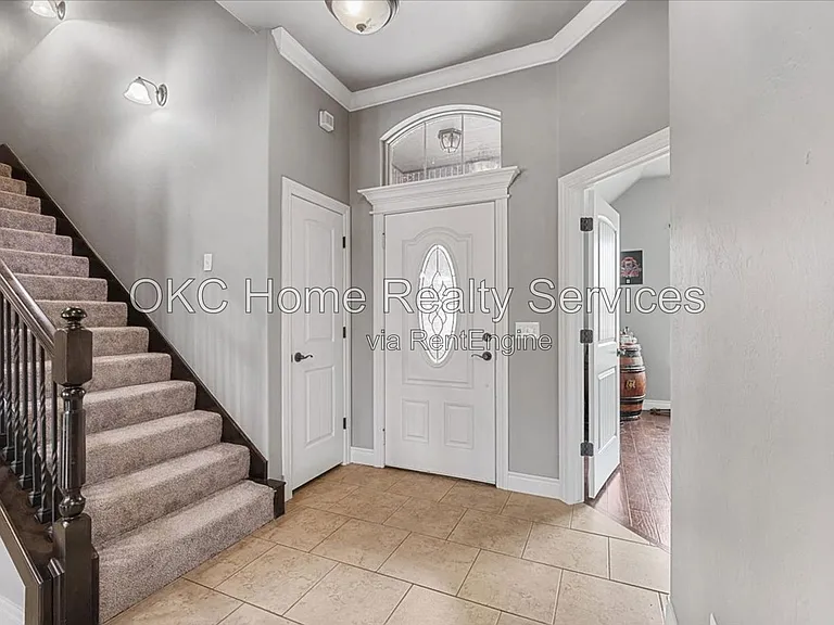 625 NE 23rd St — Photo 24