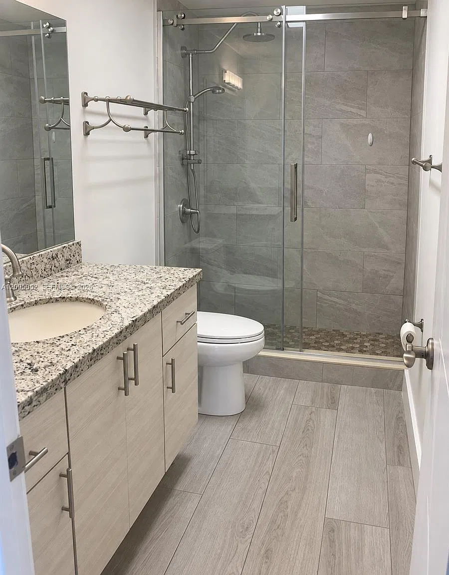 Arlen House West Condo — Photo 4