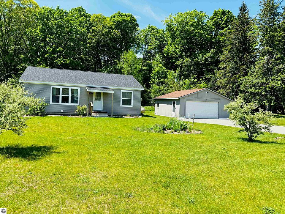 2915 N Us Highway 31 N, Kewadin, MI 49648 | Zillow