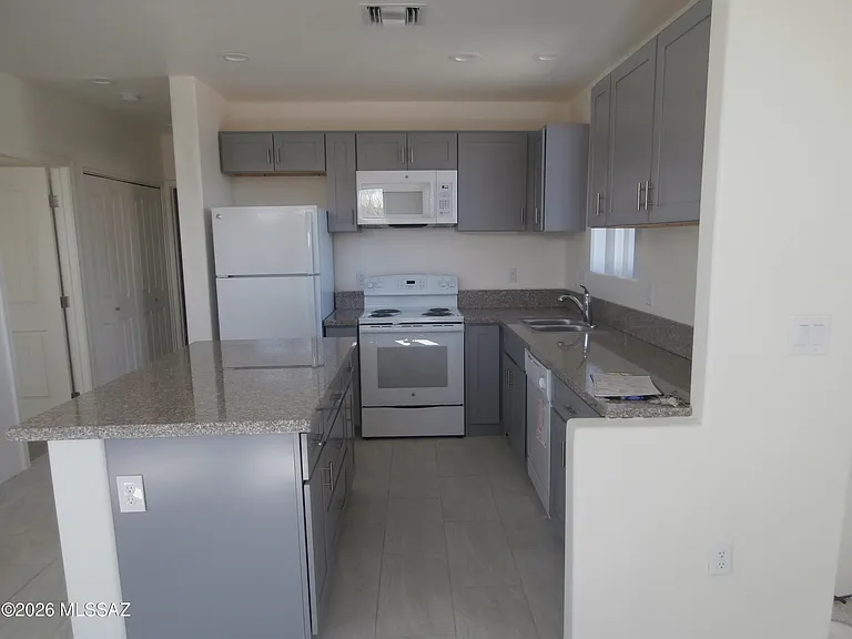 348 S Paseo Tierra — Photo 6