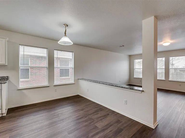 2946 Midbury Dr — Photo 10