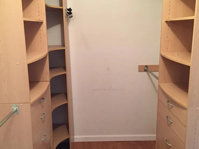 Walk-in closet Master Bed