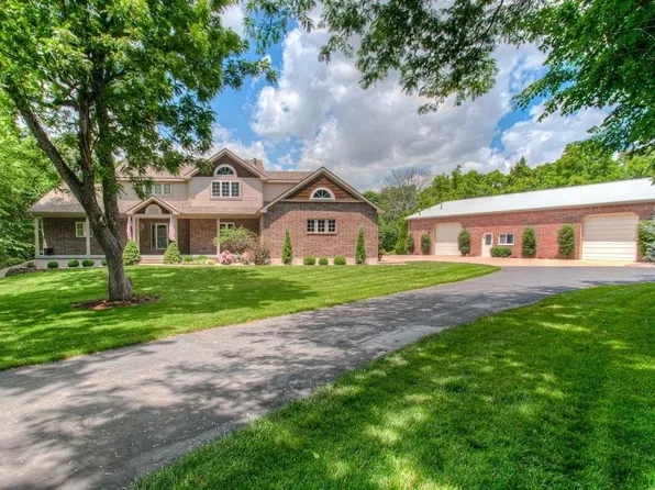 19911 Peppertree Rd, Edgerton, KS 66021