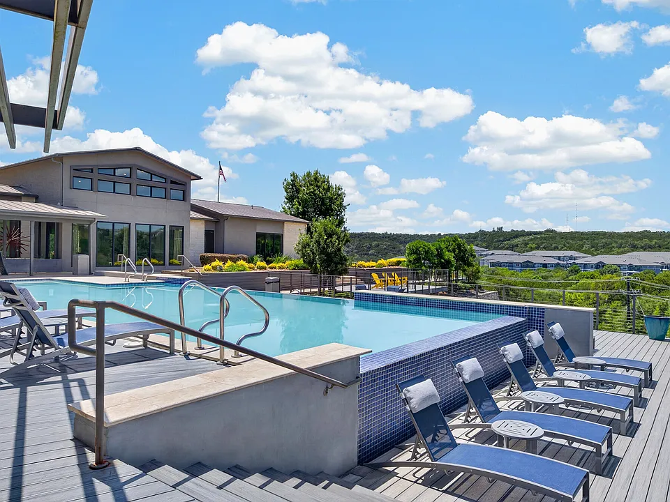 The View at Crown Ridge apartments community photo