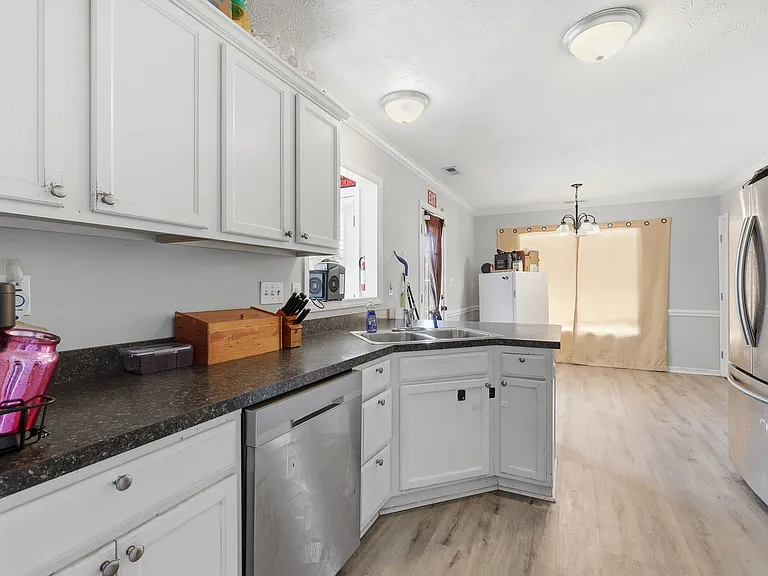 1410 Mingary Ave — Photo 7