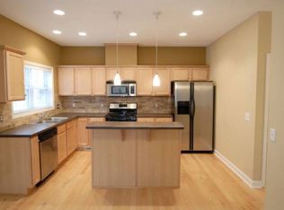 326 Saint Albans St N, Saint Paul, MN 55104