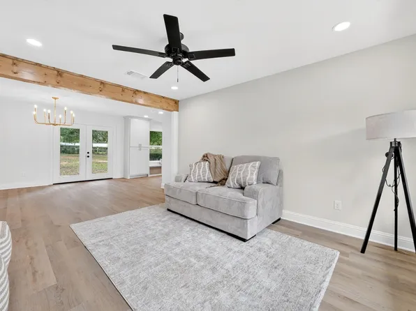 608 Bunny Rabbit Rd, Athens, TX 75751