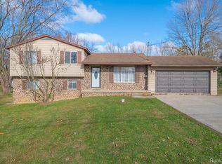 3312 Rolston Rd, Fenton, MI 48430