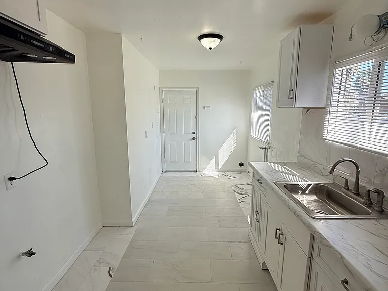927 W Gage Ave #1 — Photo 25