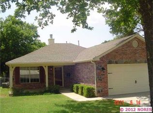 706 S Division St, Sapulpa, OK 74066