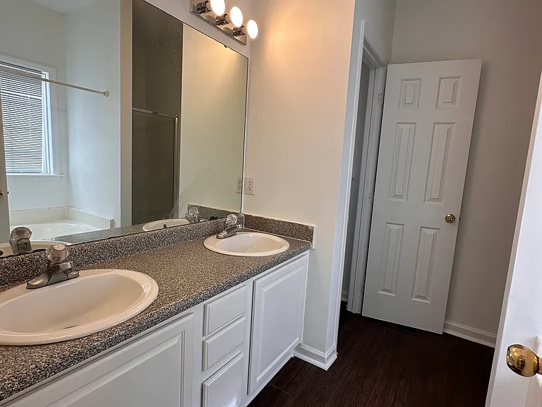 4400 Moss Spring Dr — Photo 9
