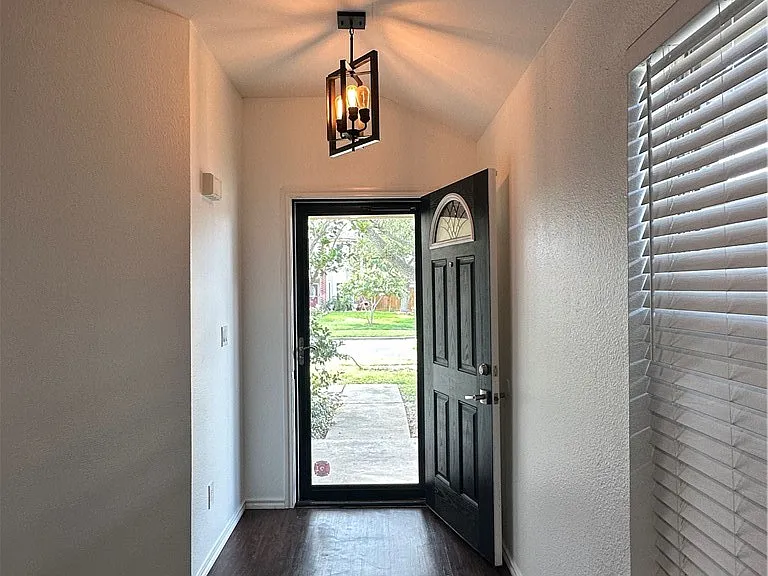 7822 Fox Dr — Photo 2