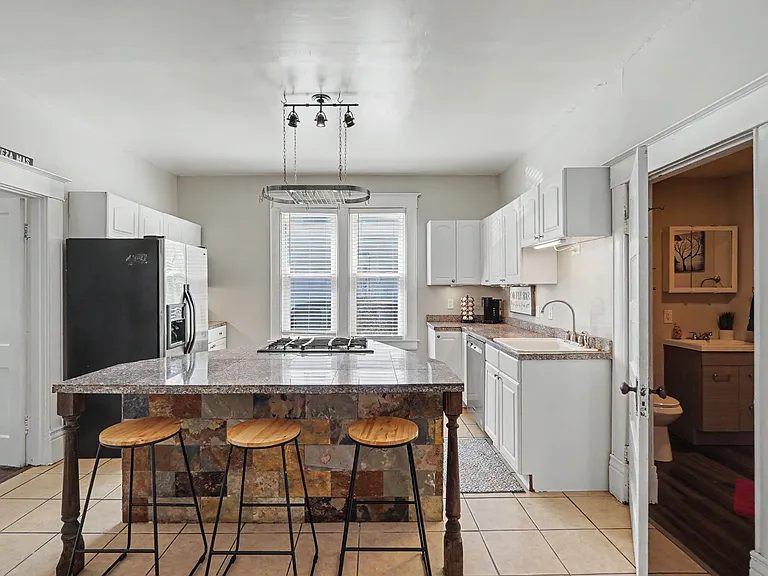 700 Indiana Ave — Photo 5