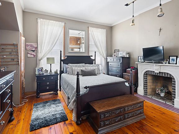 4th image of 330B President St