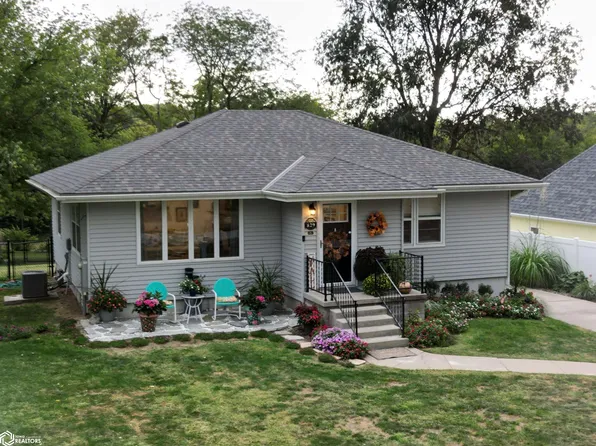 829 Palmer Ave, Oakland, IA 51560