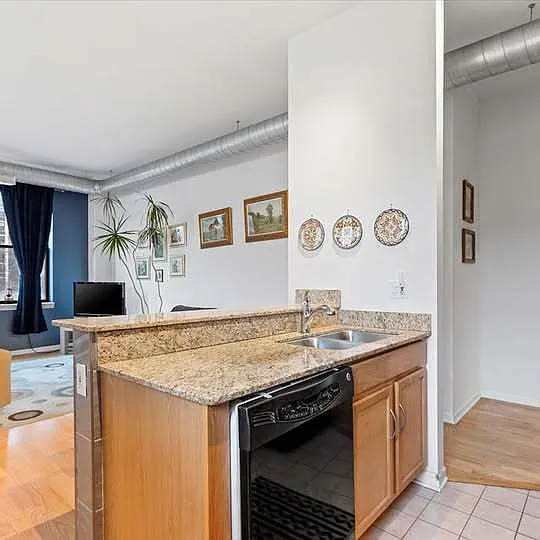 950 W Leland Ave #307 — Photo 8