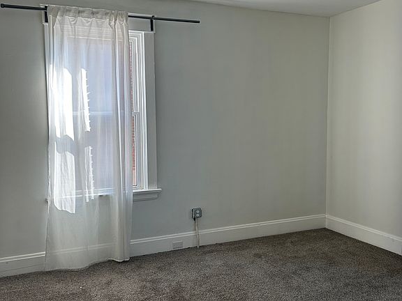 4th image of 2033 Weyer Ave APT 4