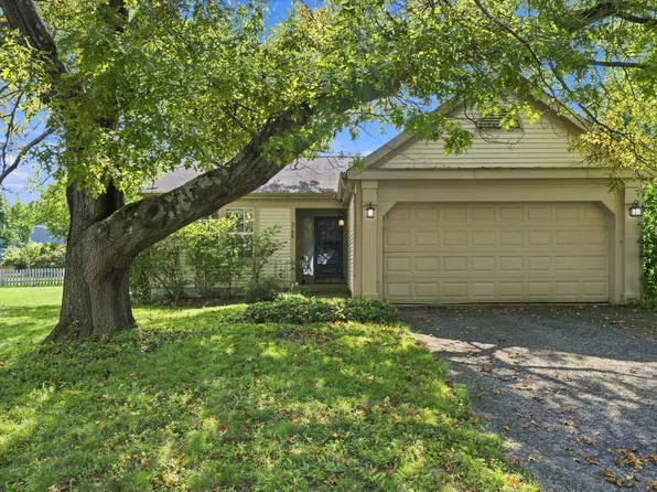 3795 Secretariat Ct, Columbus, OH 43221