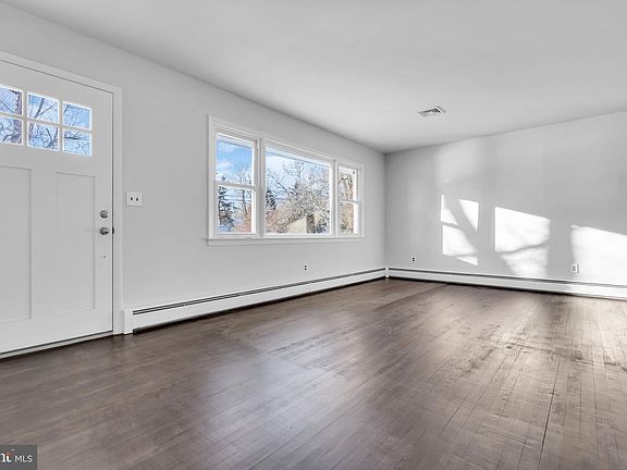 4th image of 1037 Savannah St