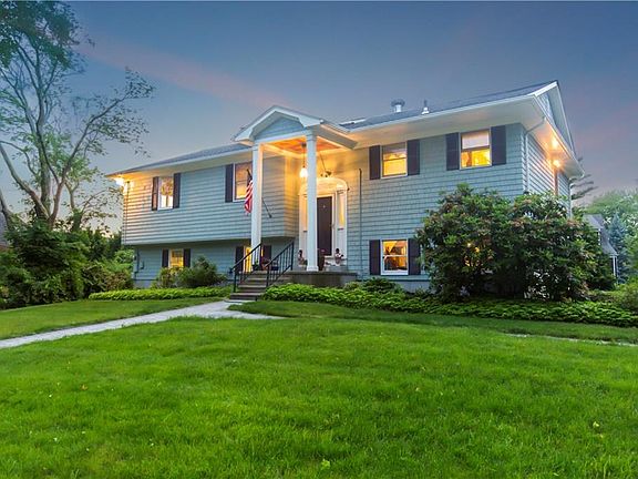 3rd image of 115 Woodbine Ave