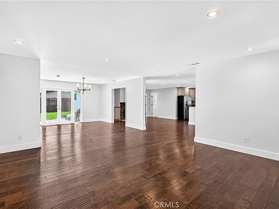 5th image of 19352 Brookhurst St
