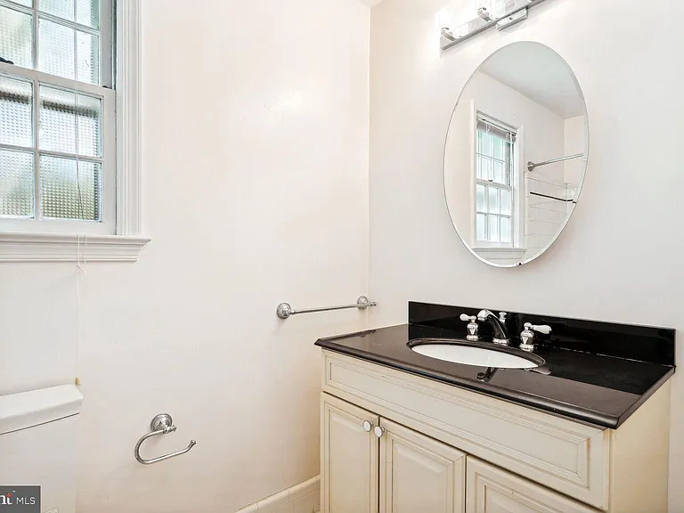 7001 Longwood Dr — Photo 12