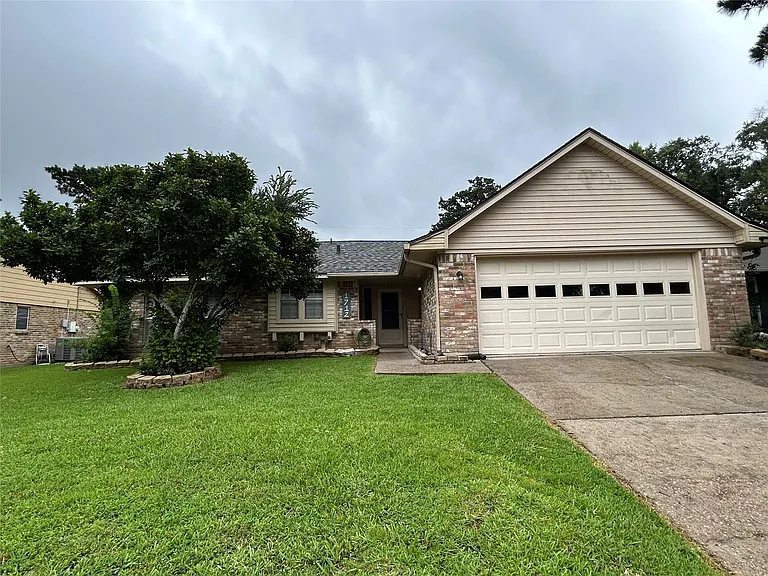 1712 Carol Lee Ln — Photo 1