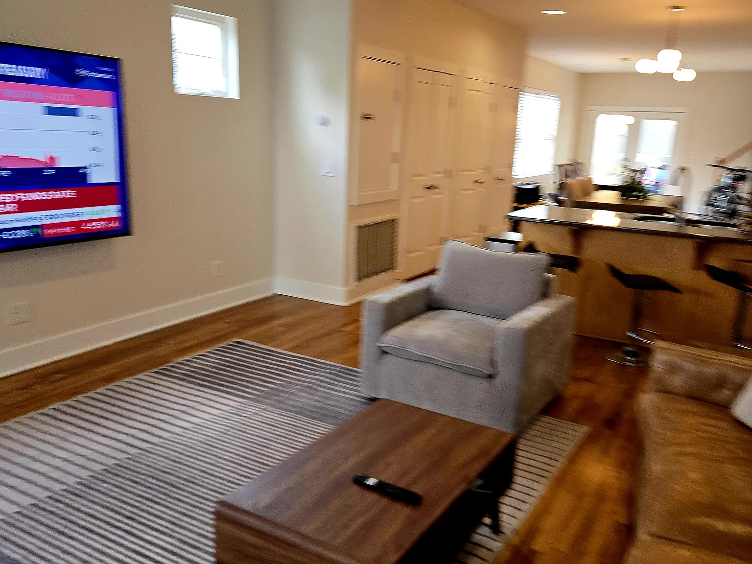 3 bed, 2.5 bath, 1800 sqft, $4,500 — Photo 2