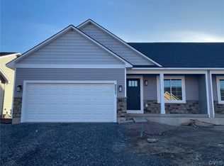 8077 Forest Ridge Ln, Baldwinsville, NY 13027