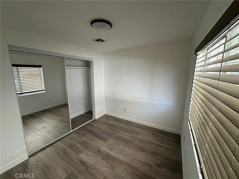 19939 Saticoy St — Photo 14