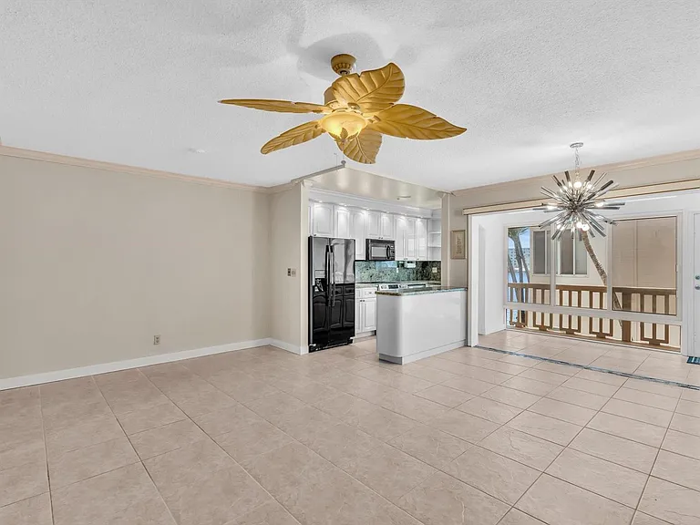 2000 Diana Dr — Photo 10