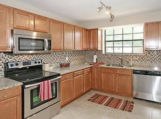 1031 Gunka Rd, Jacksonville, FL 32216