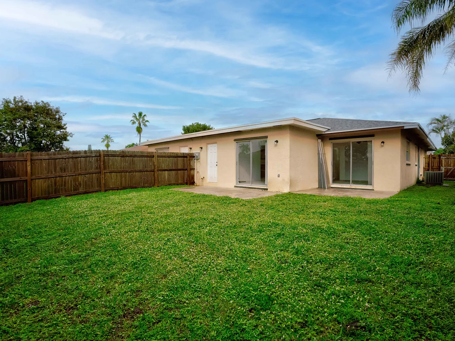 3 bed, 2.0 bath, 1336 sqft, $2,600 — Photo 3