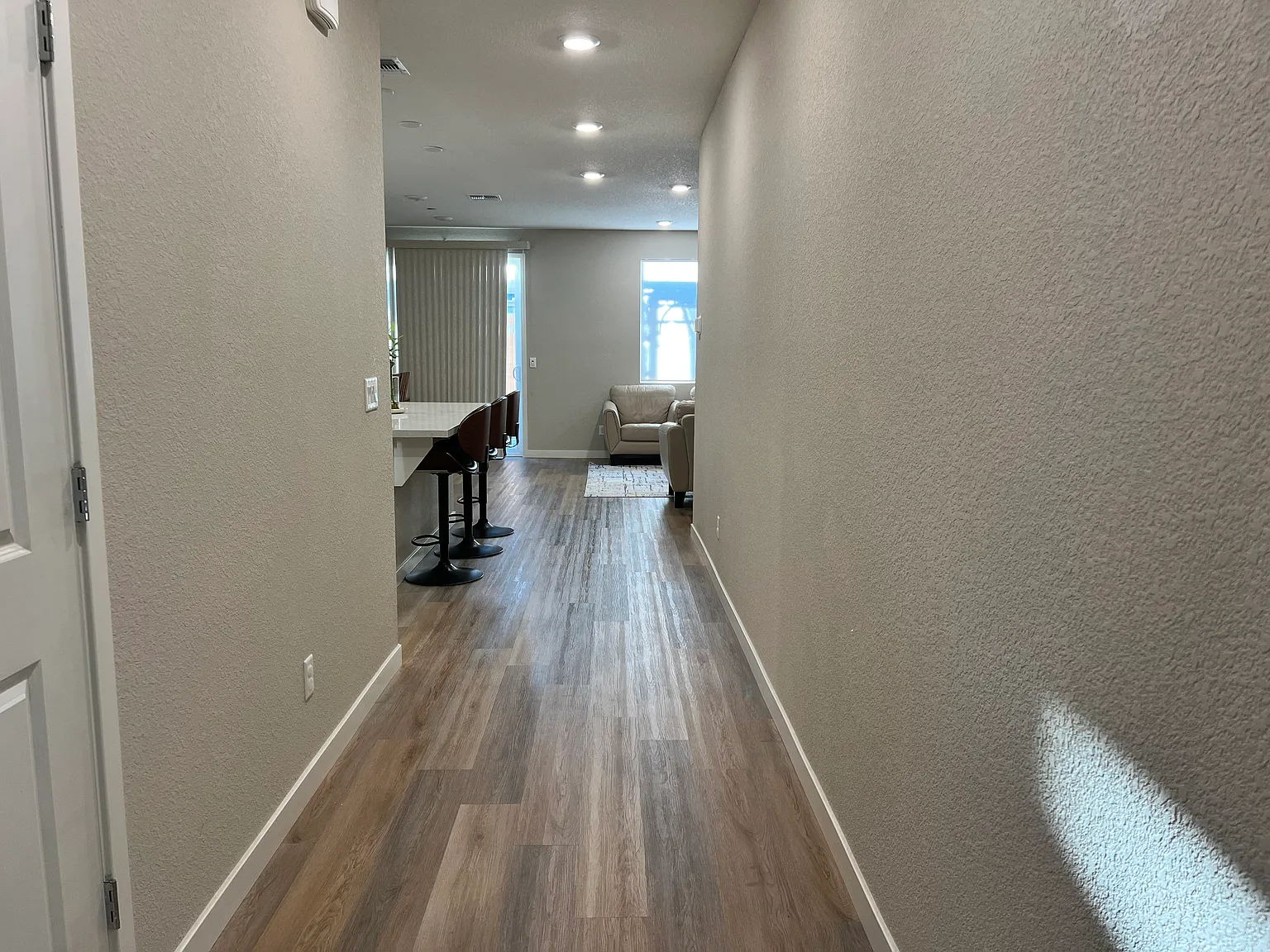 4 bed, 2225 sqft, $3,400 — Photo 3