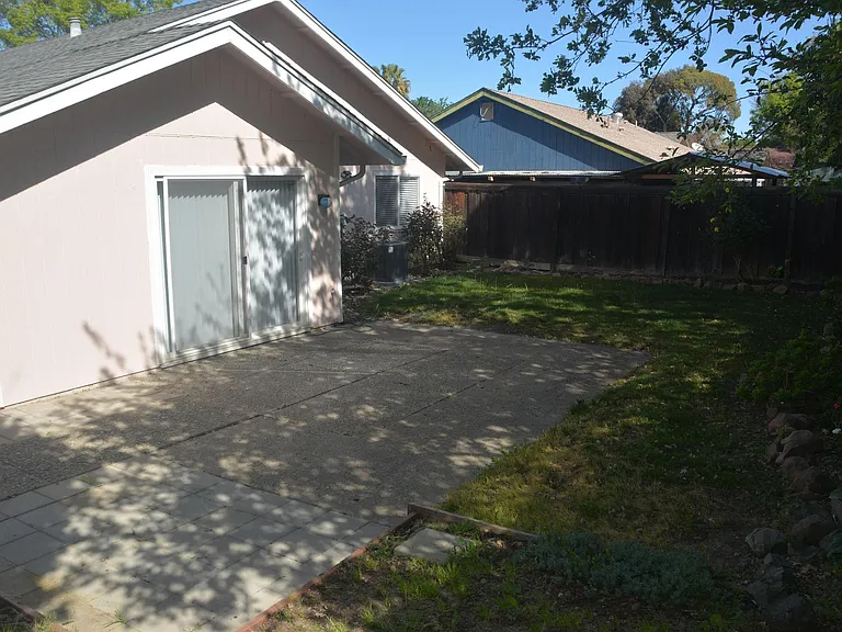2221 Lynbrook Dr — Photo 29