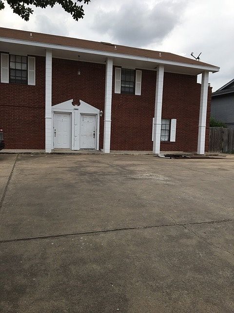 1st image of 2805 N 32nd St