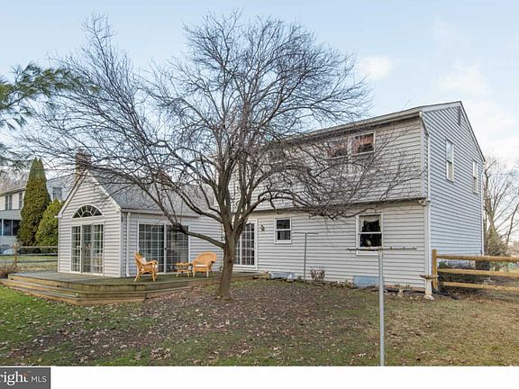 2nd image of 721 Shadywood Dr